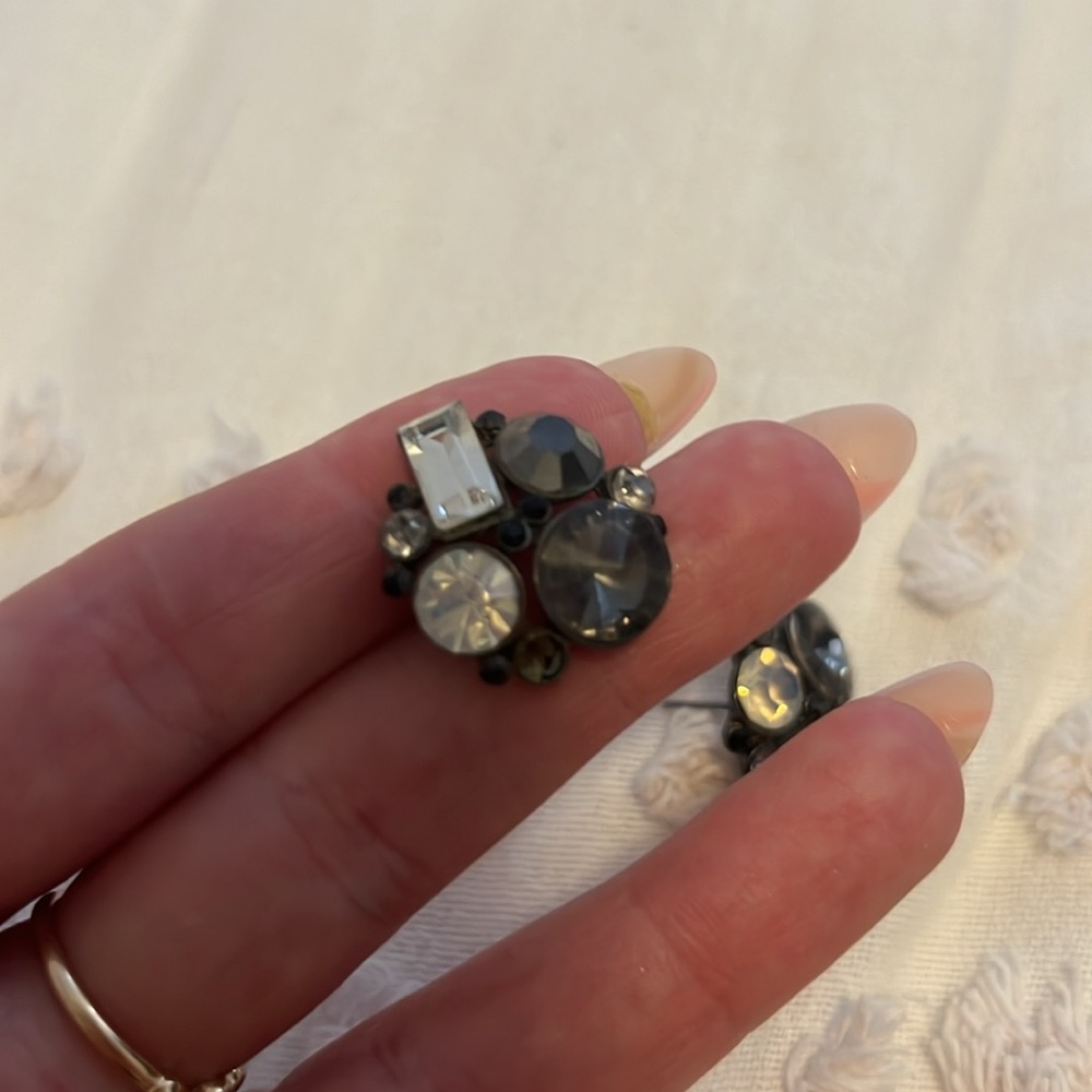 Jeweled cluster earrings - Picture 11 of 11